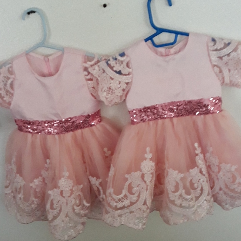 Dresses - Picture 3 of 3